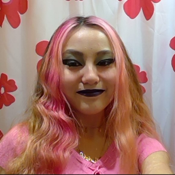 Meet your Posher, Hannah - Picture 2 of 5